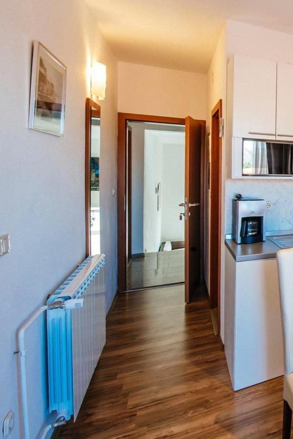 Apartments By The Sea Starigrad, Paklenica - 16421 Екстер'єр фото