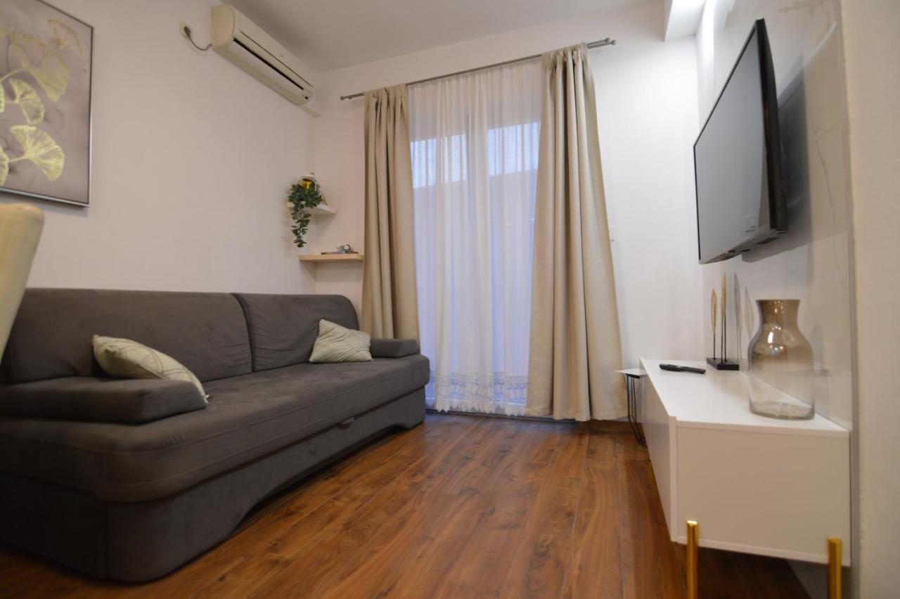 Apartments By The Sea Starigrad, Paklenica - 16421 Екстер'єр фото